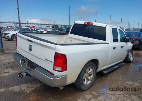2021 Ram 1500 Classic Tradesman 4X4 6'4 Box z USA, uszkodzony, nr VIN 1C6RR7FG9MS556741